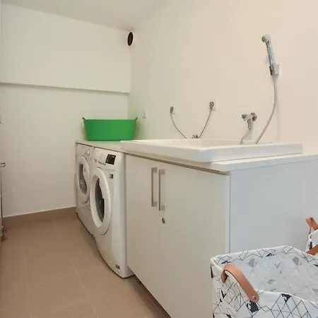 Stunning Home In Split With Sauna * Сплит